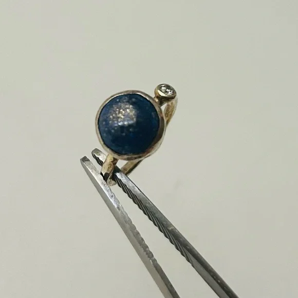 Lapis Lazuli blue stone ring with diamond and wide hammered gold band - Picture 1 of 6